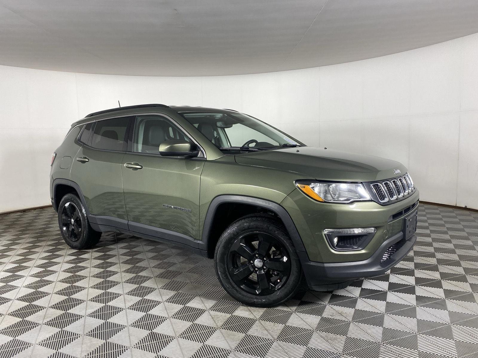 Used 2021 Olive Green Pearlcoat Jeep Latitude image 11
