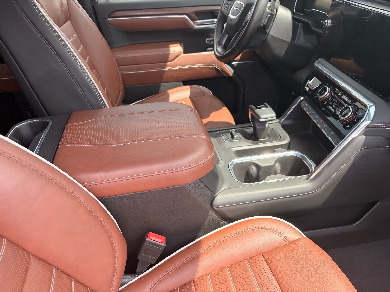Used 2025 White Frost Tricoat GMC Denali Ultimate image 5