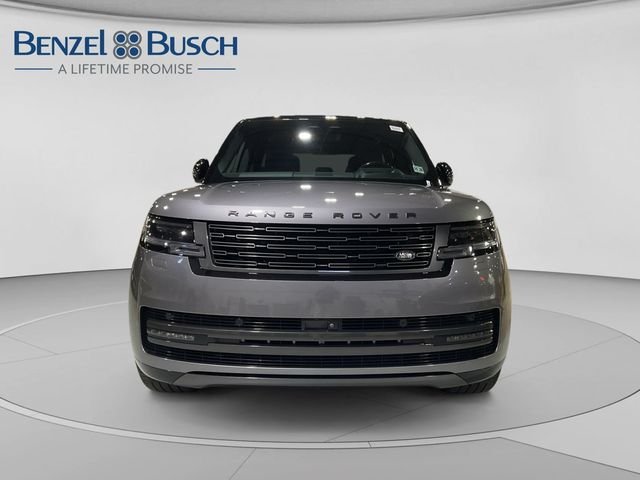 Used 2024 Gray Land Rover SE image 2