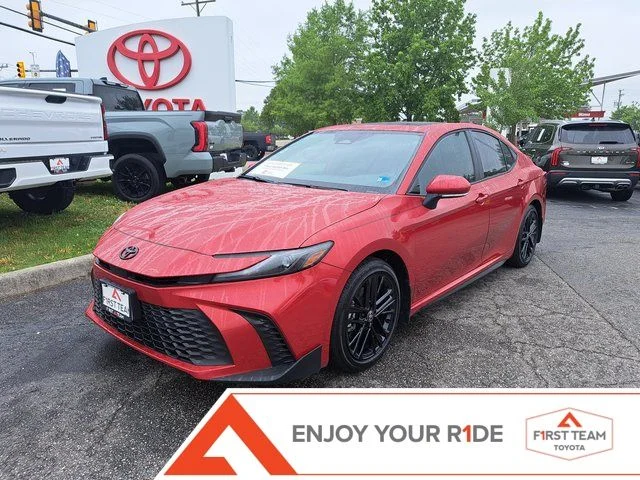 2025 Toyota Camry SE Hybrid's photo