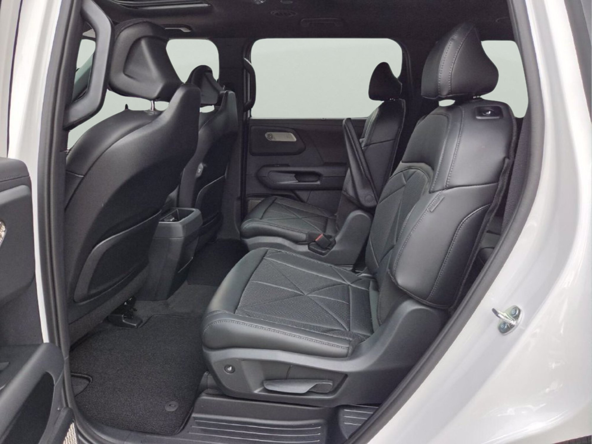 New 2027 Glacial White Pearl Kia SX image 11
