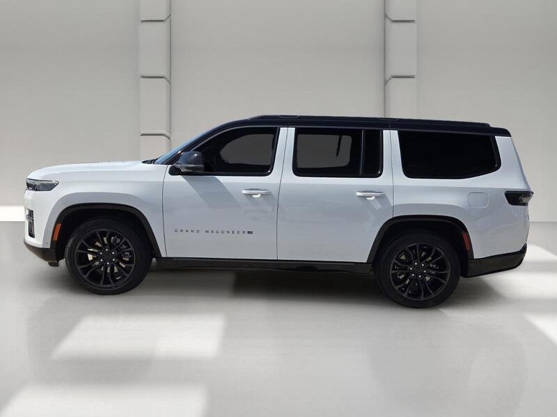 New 2026 Bright White Clear-Coat Exterior Paint Jeep SUMMIT RESERVE 4X4 image 2