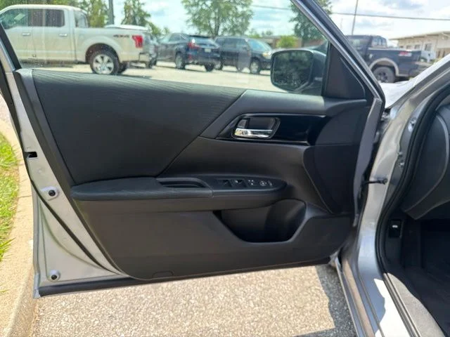 Used 2017 Silver Honda LX image 16