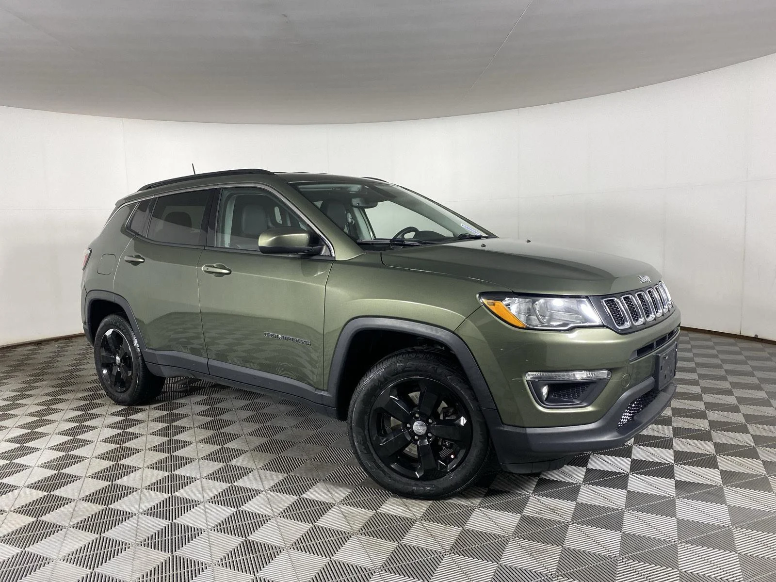 Used 2021 Olive Green Pearlcoat Jeep Latitude image 11