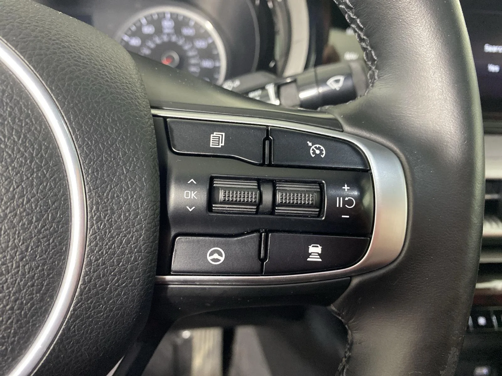 Used 2022 Wolf Gray Kia GT-Line image 16