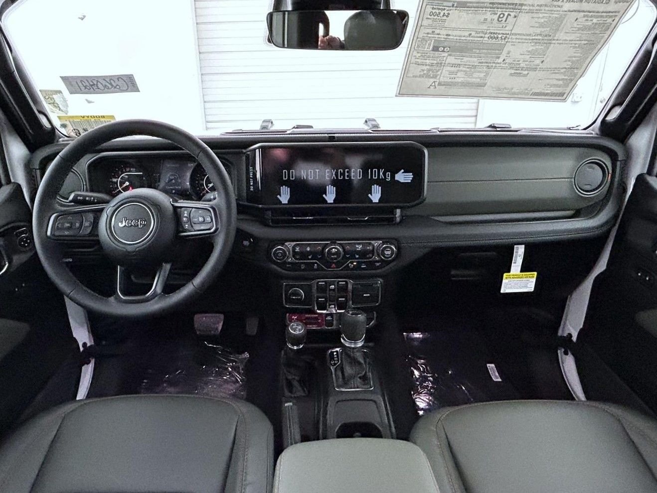 New 2026 Bright White Clear-Coat Exterior Paint Jeep Mojave X image 13