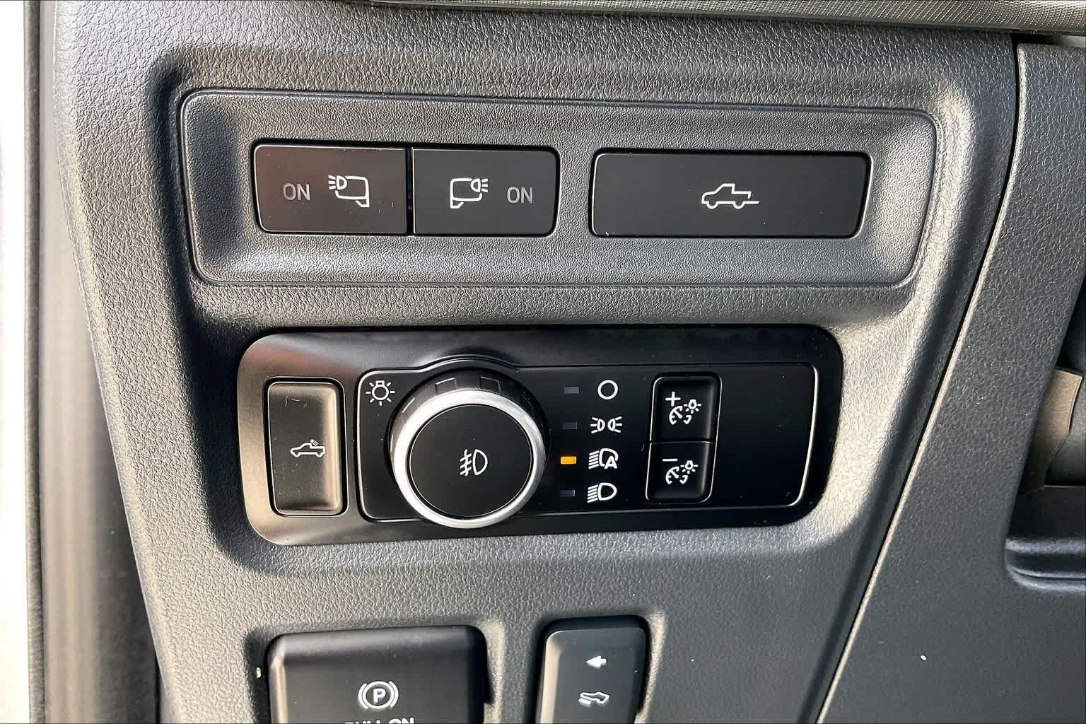 Used 2024 Iconic Silver Ford LARIAT image 14