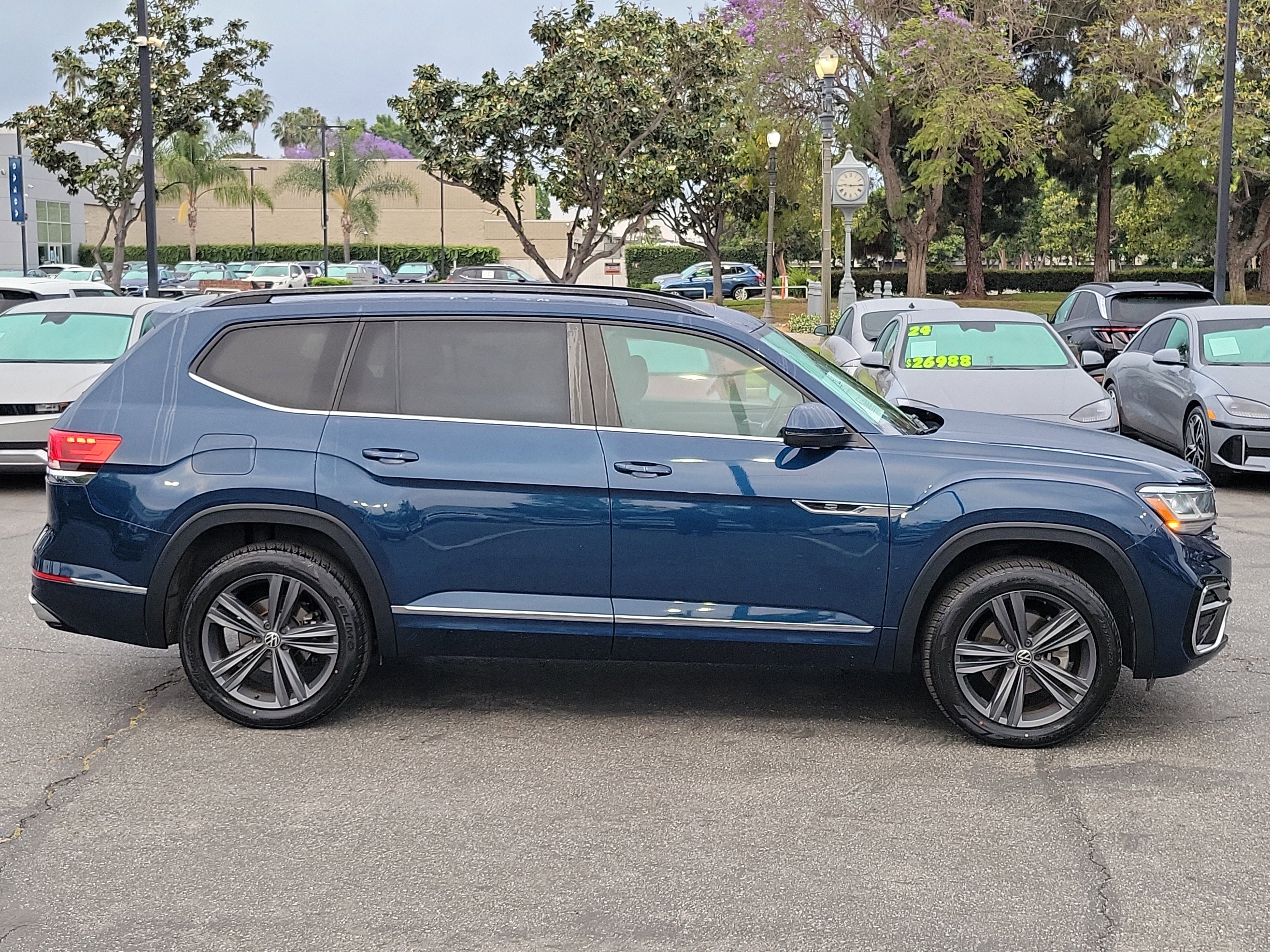 2021 Volkswagen Atlas SE w/Tech R-Line - Photo 5
