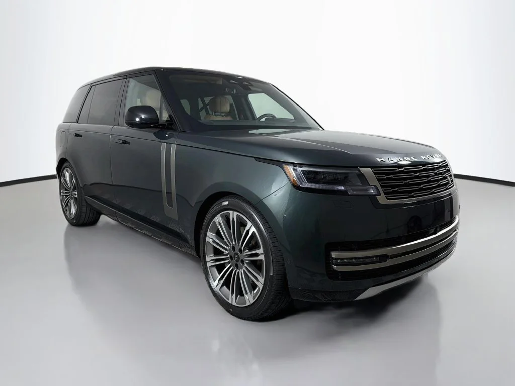 New 2027 Belgravia Green LAND ROVER  image 3