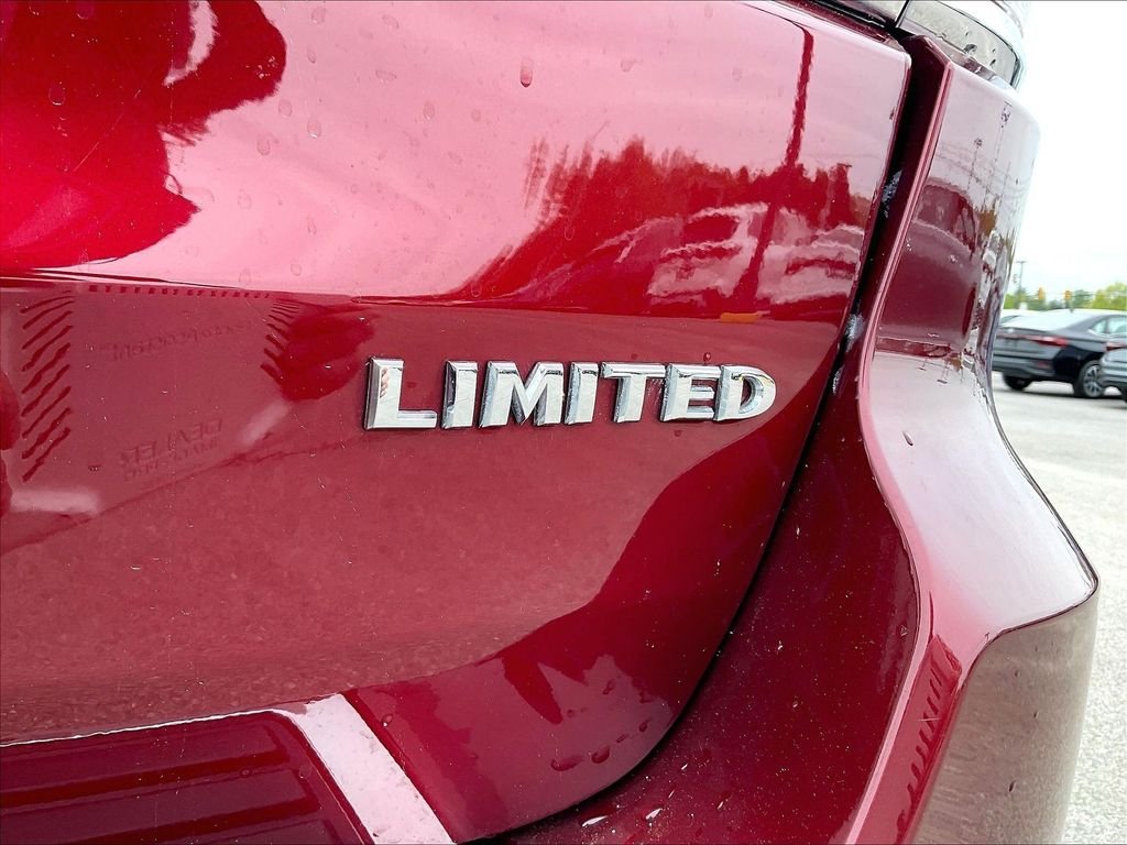Used 2022 Velvet Red Pearlcoat Jeep Limited image 27