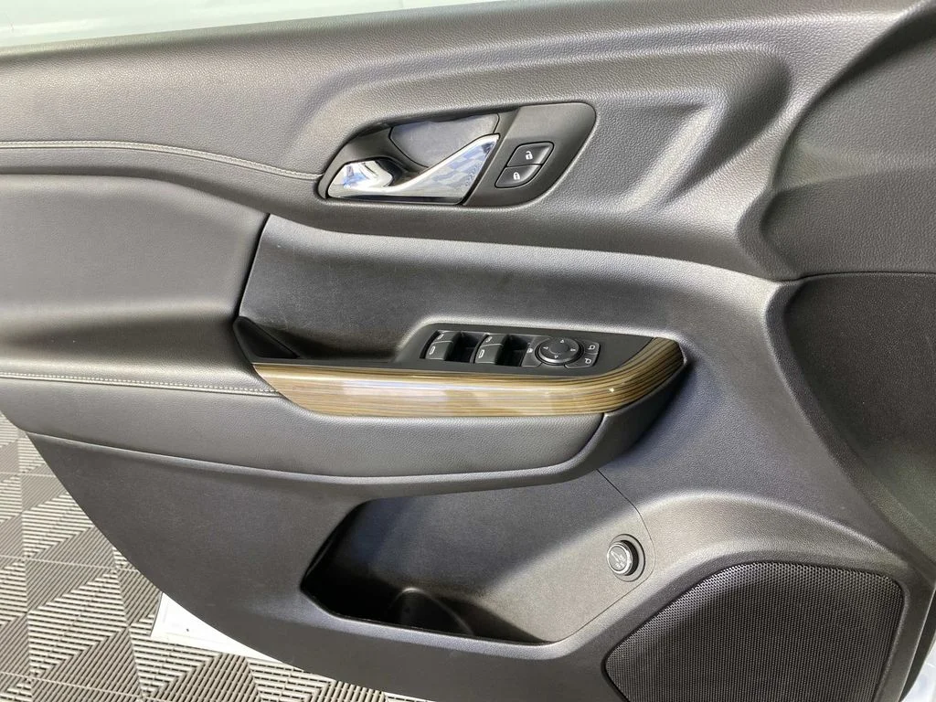 Used 2023 White GMC SLE image 26