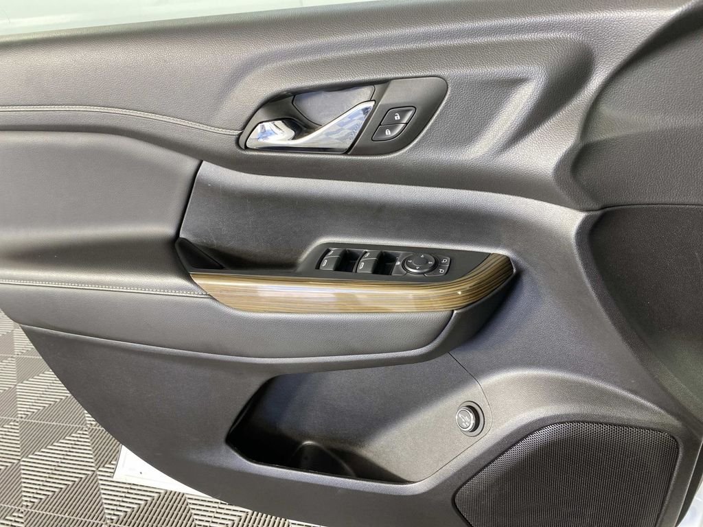 Used 2023 White GMC SLE image 26