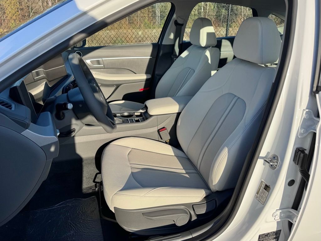 Used 2026 White Hyundai SE image 14