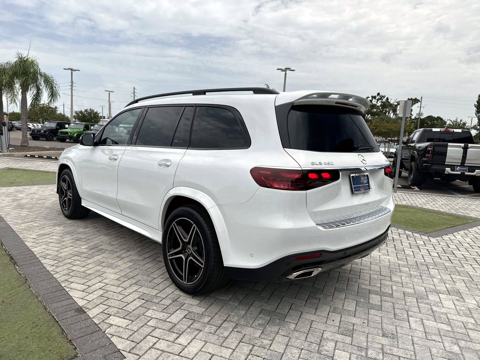 New 2026 Moonlight White Mercedes-Benz 450 4MATIC® SUV image 4