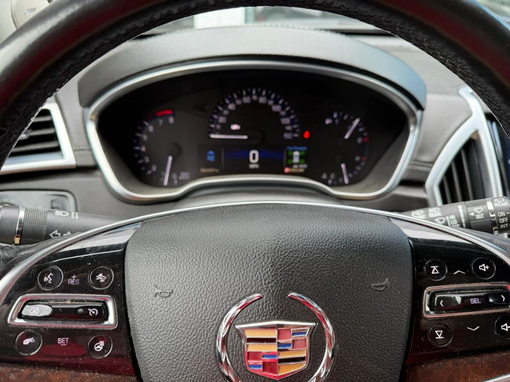 Used 2014 RADIANT SILVER METALLIC Cadillac Luxury Collection image 9