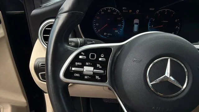 Used 2021  Mercedes-Benz GLC 300 image 21
