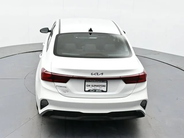 Used 2022 Snow White Pearl Kia LXS image 33