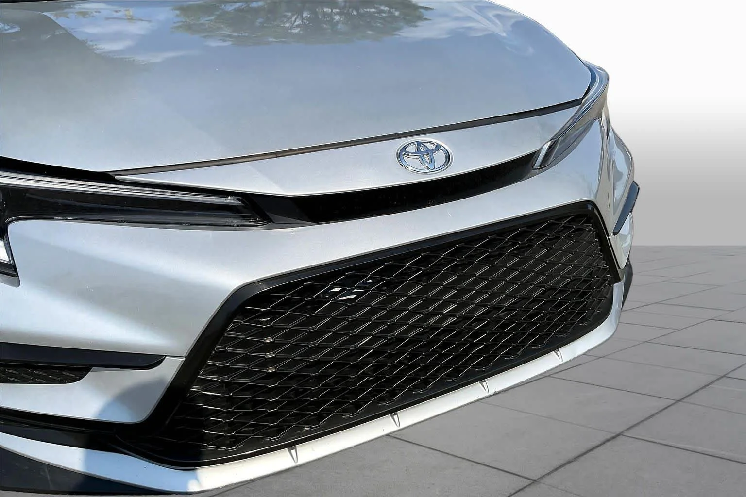 Used 2025 Classic Silver Metallic Toyota SE image 29
