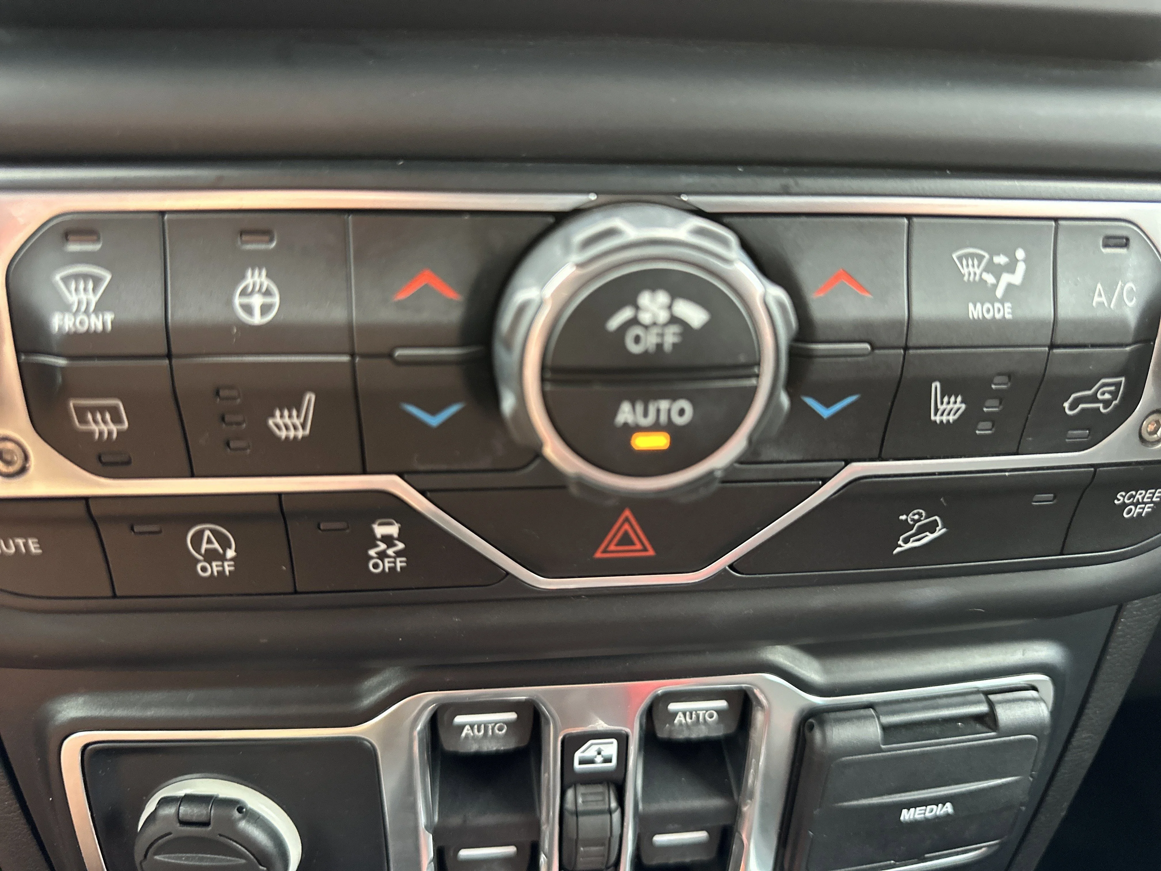 Used 2019 Sting-Gray Clear Coat Jeep Rubicon image 31