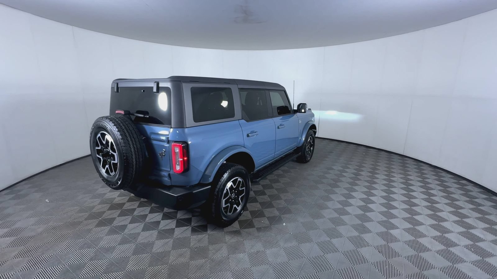 Used 2024 Azure Gray Metallic Tri-Coat Ford Outer Banks image 8