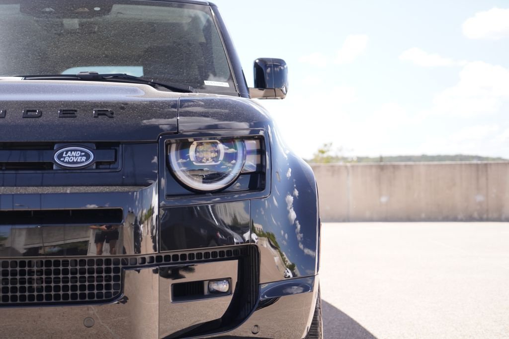 Used 2026 Black Land Rover X-Dynamic SE image 5