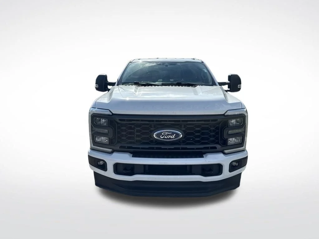 Used 2023 White Ford XL image 3