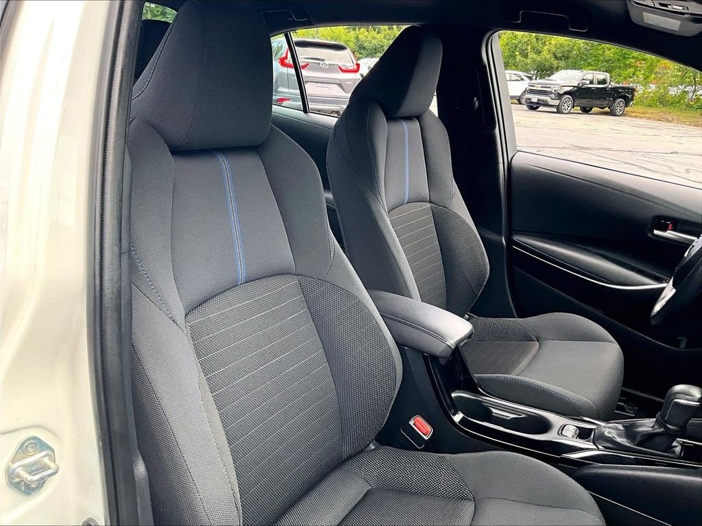 Used 2020 White Toyota SE image 11