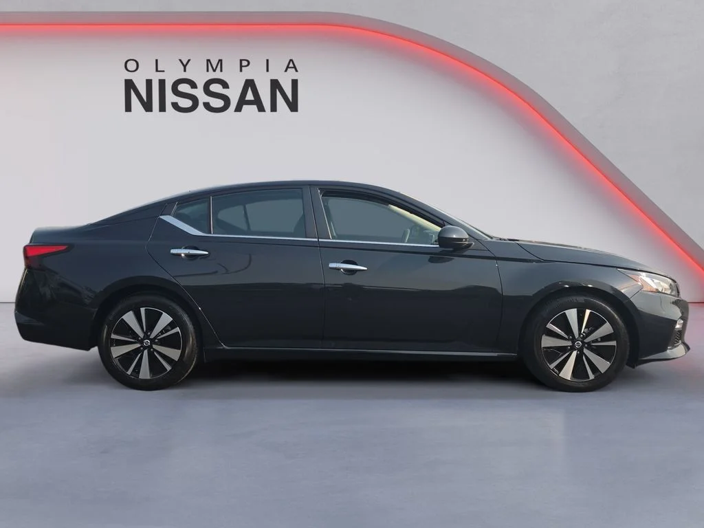 Used 2022 Blue Nissan 2.5 SV image 7