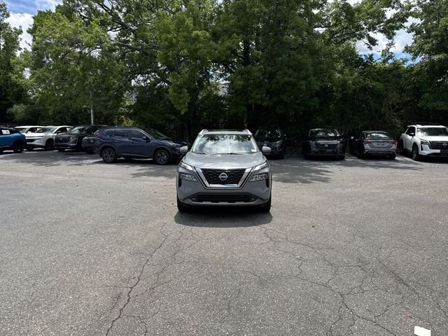 Used 2022 Gray Nissan SL image 2