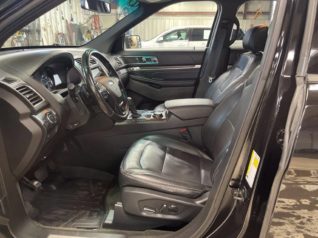 Used 2016 Black Ford Limited image 14