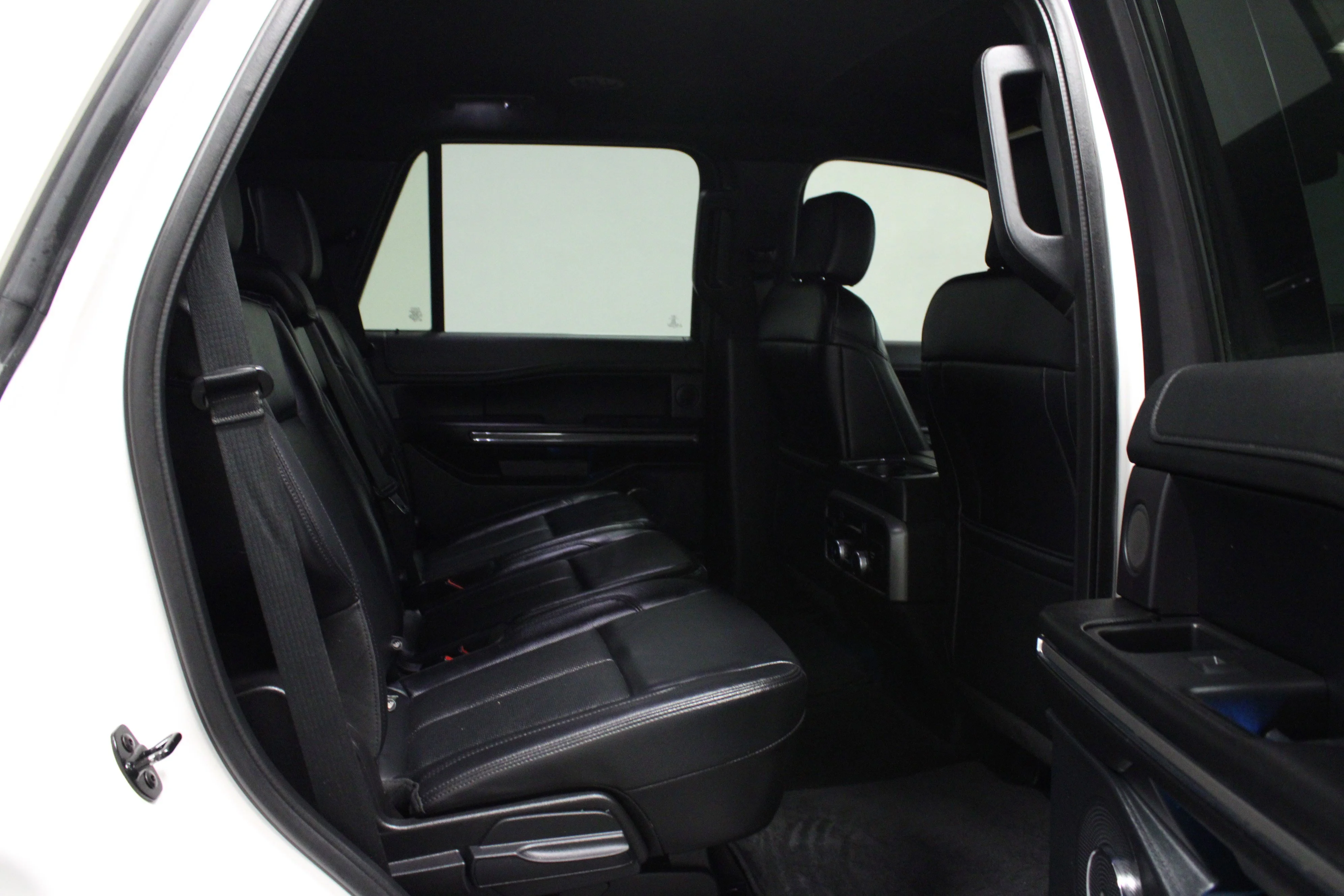Used 2019 White Platinum Metallic Tri-Coat Ford XLT image 16