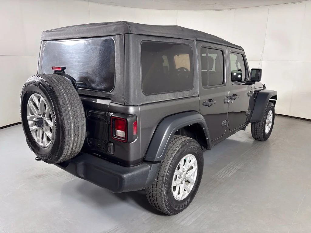 Used 2023 Gray Jeep Sport S image 8