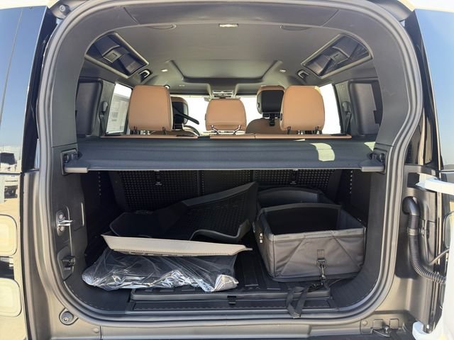 New 2026 Fuji White Land Rover X-Dynamic SE image 18
