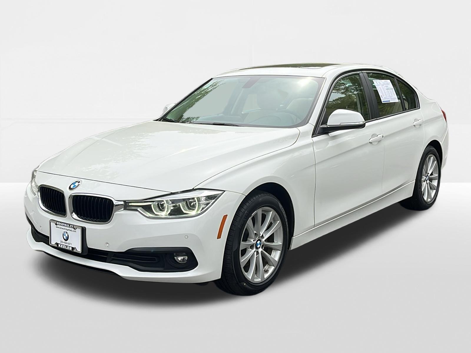 Used 2018 Alpine White BMW 320i xDrive image 3
