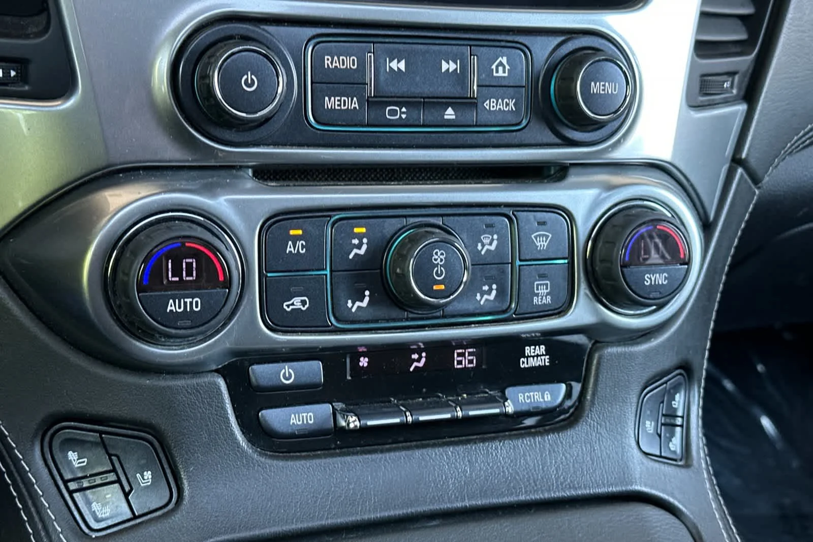 2019 Chevrolet Suburban Premier - Photo 24