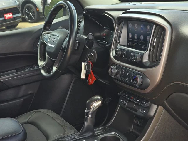 Used 2022 White GMC AT4 w/Cloth image 33
