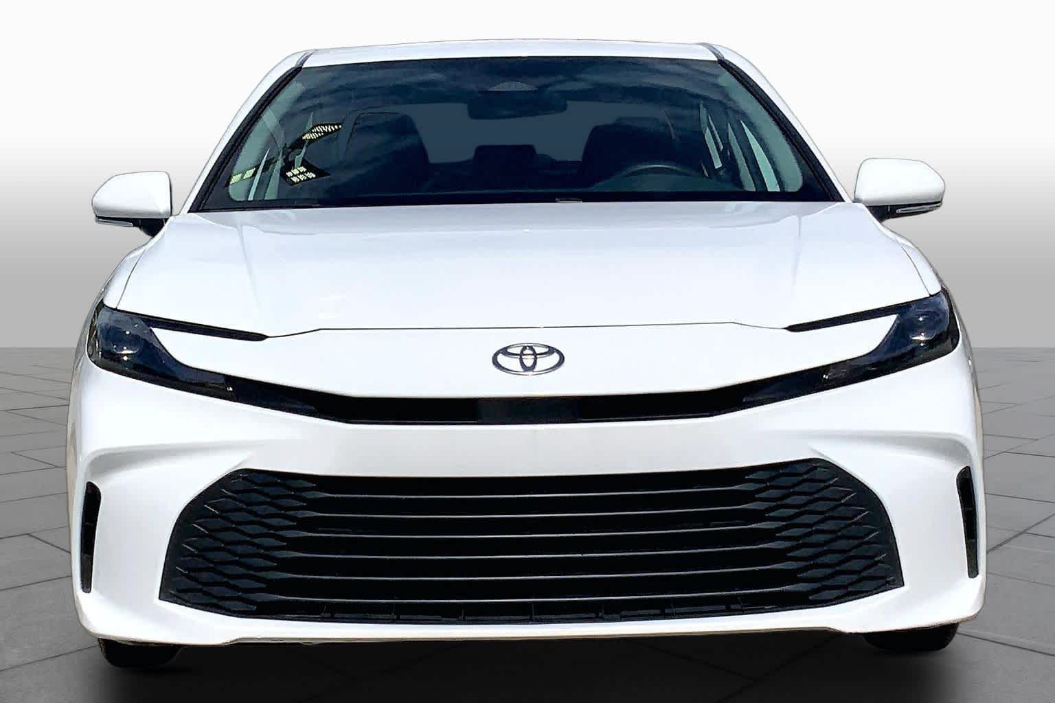Used 2025 Ice Cap Toyota LE image 4