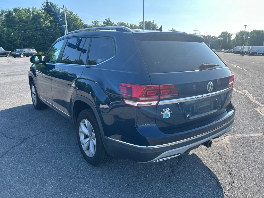 Used 2018 Blue Volkswagen SEL image 8