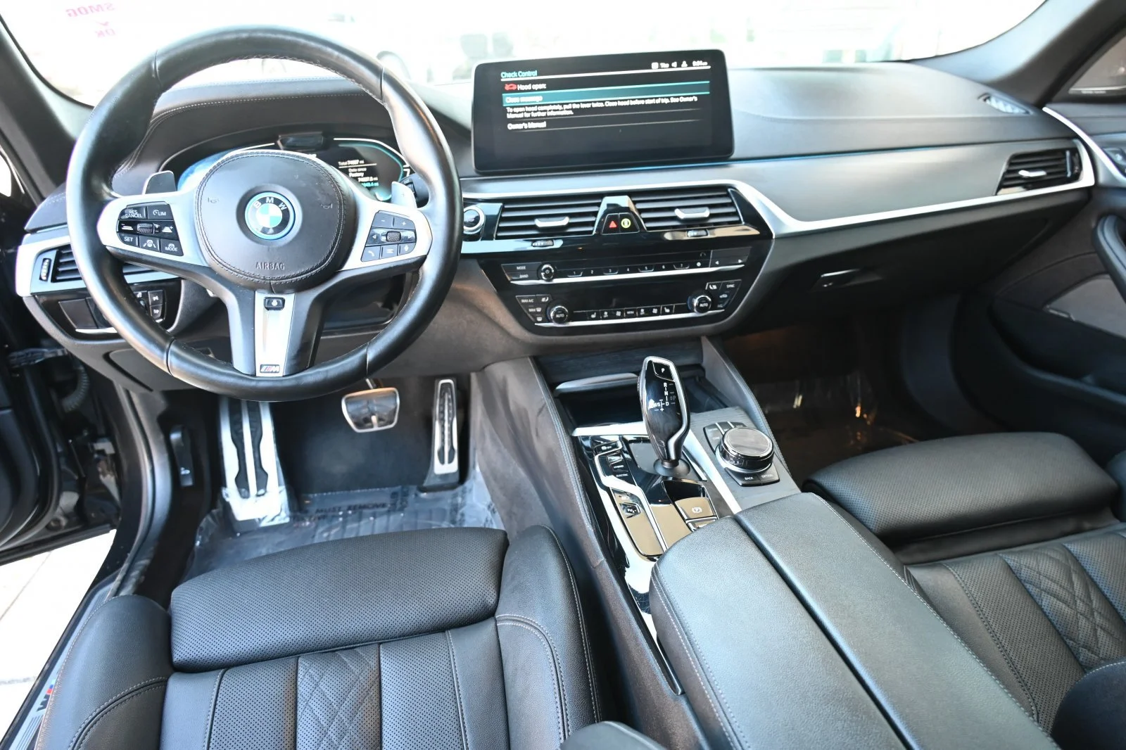 Used 2022 Black Sapphire Metallic BMW 530e iPerformance image 13
