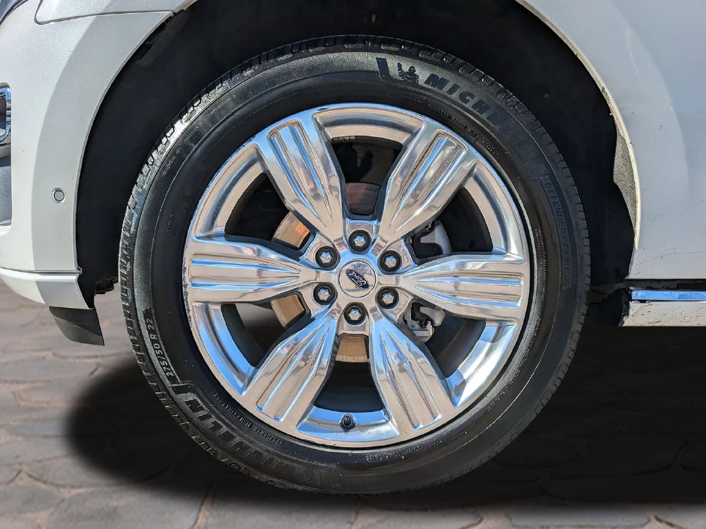 Used 2024 White Metallic Ford Platinum image 12