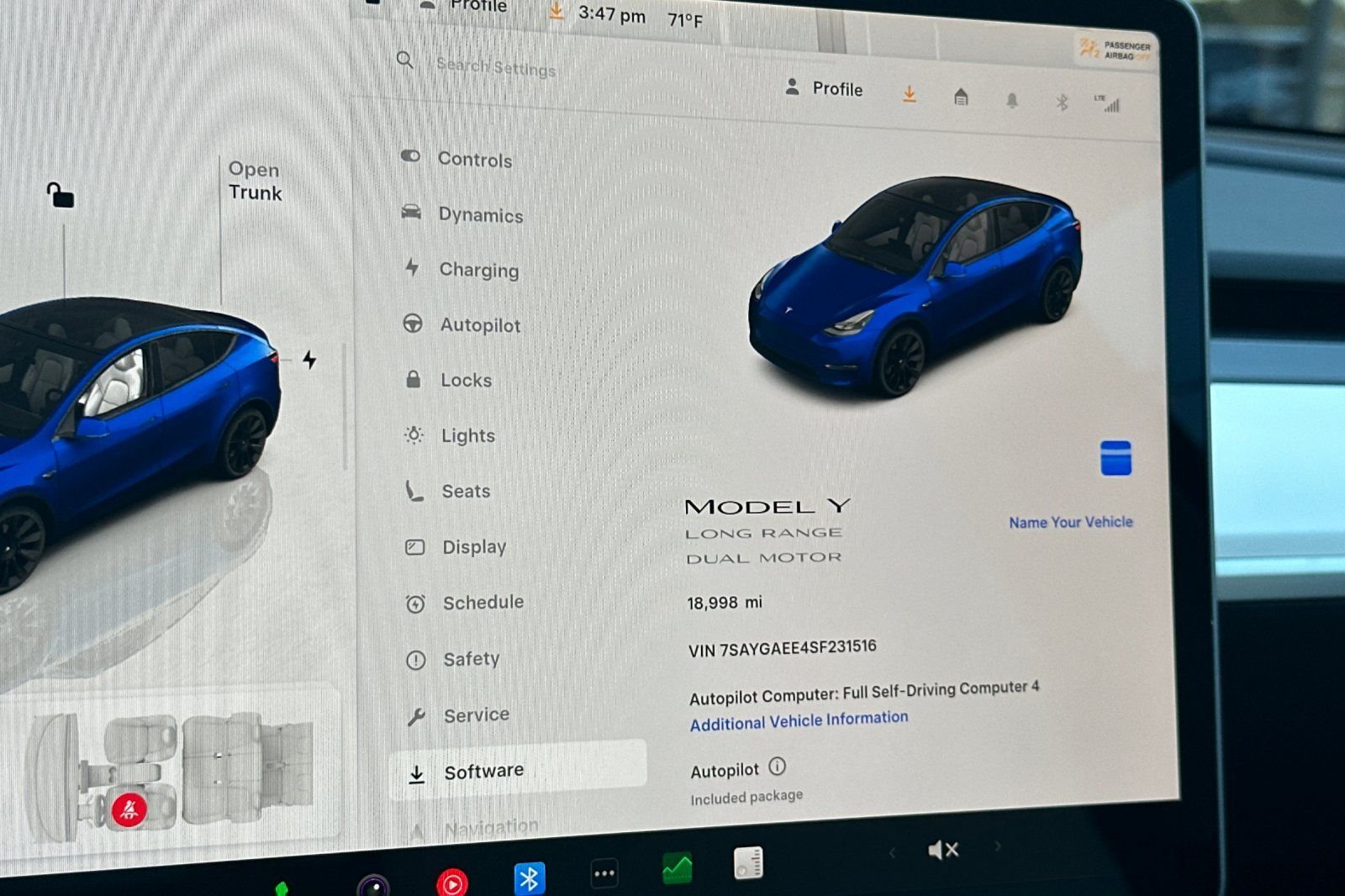 2025 Tesla Model Y Long Range - Photo 22