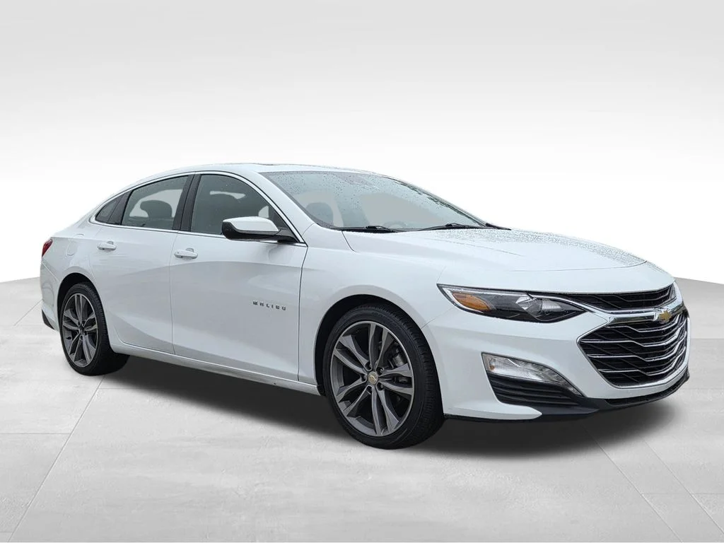 Used 2023 White Chevrolet LT image 4