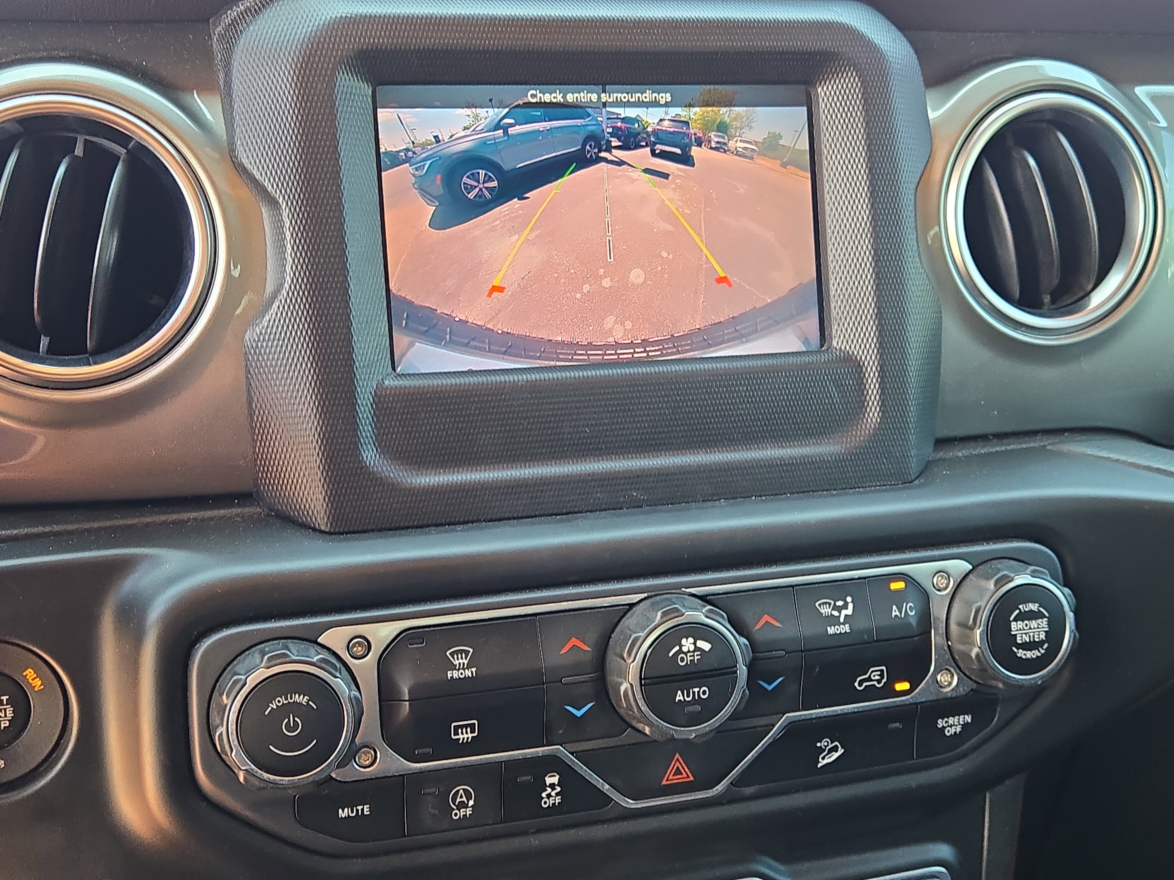 Used 2020 Punkn Metallic Clearcoat Jeep Sahara image 32