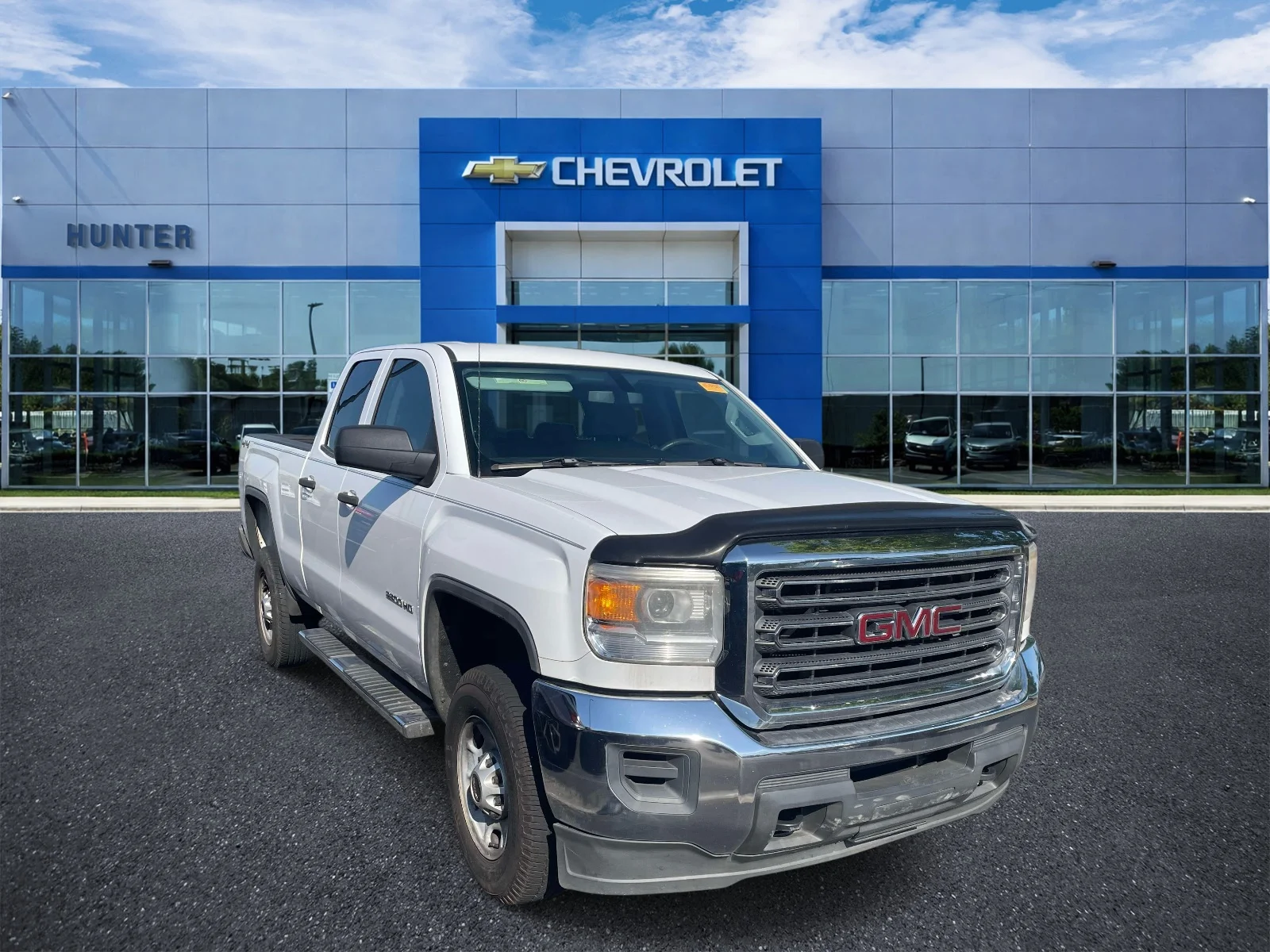 Used 2015 SUMMIT WHITE GMC  image 1