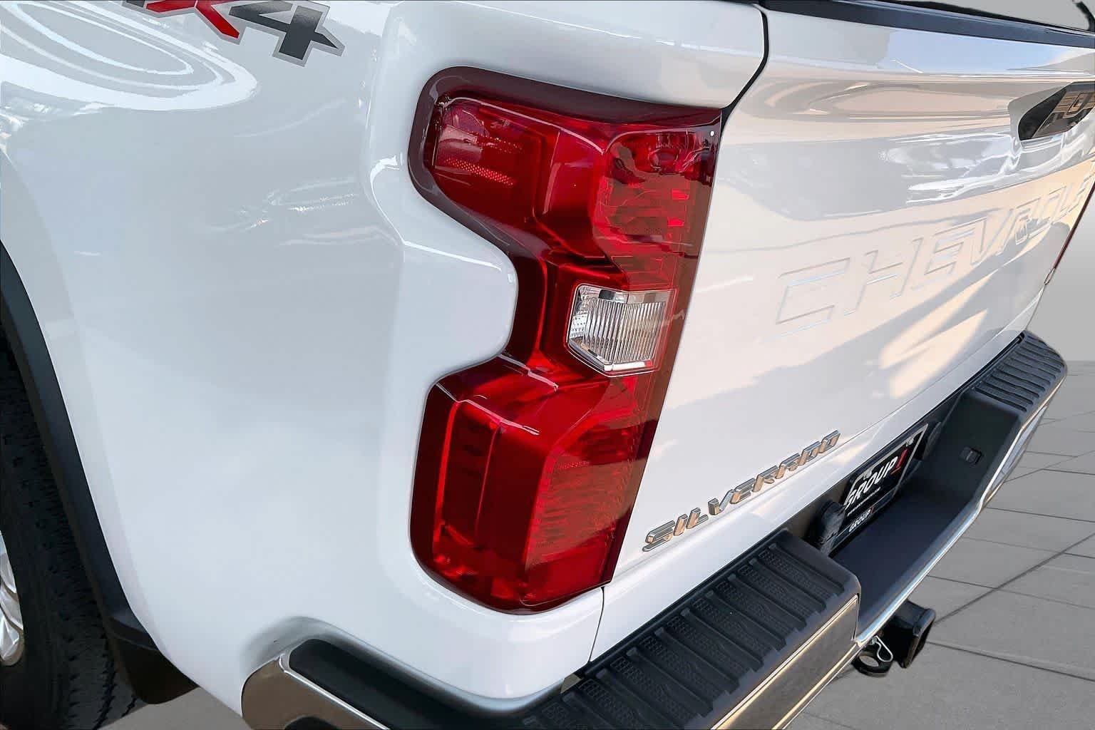 Used 2023 Summit White Chevrolet LT image 26