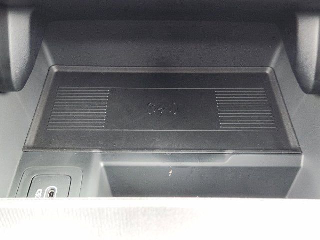 Used 2026  Land Rover Dynamic SE image 18