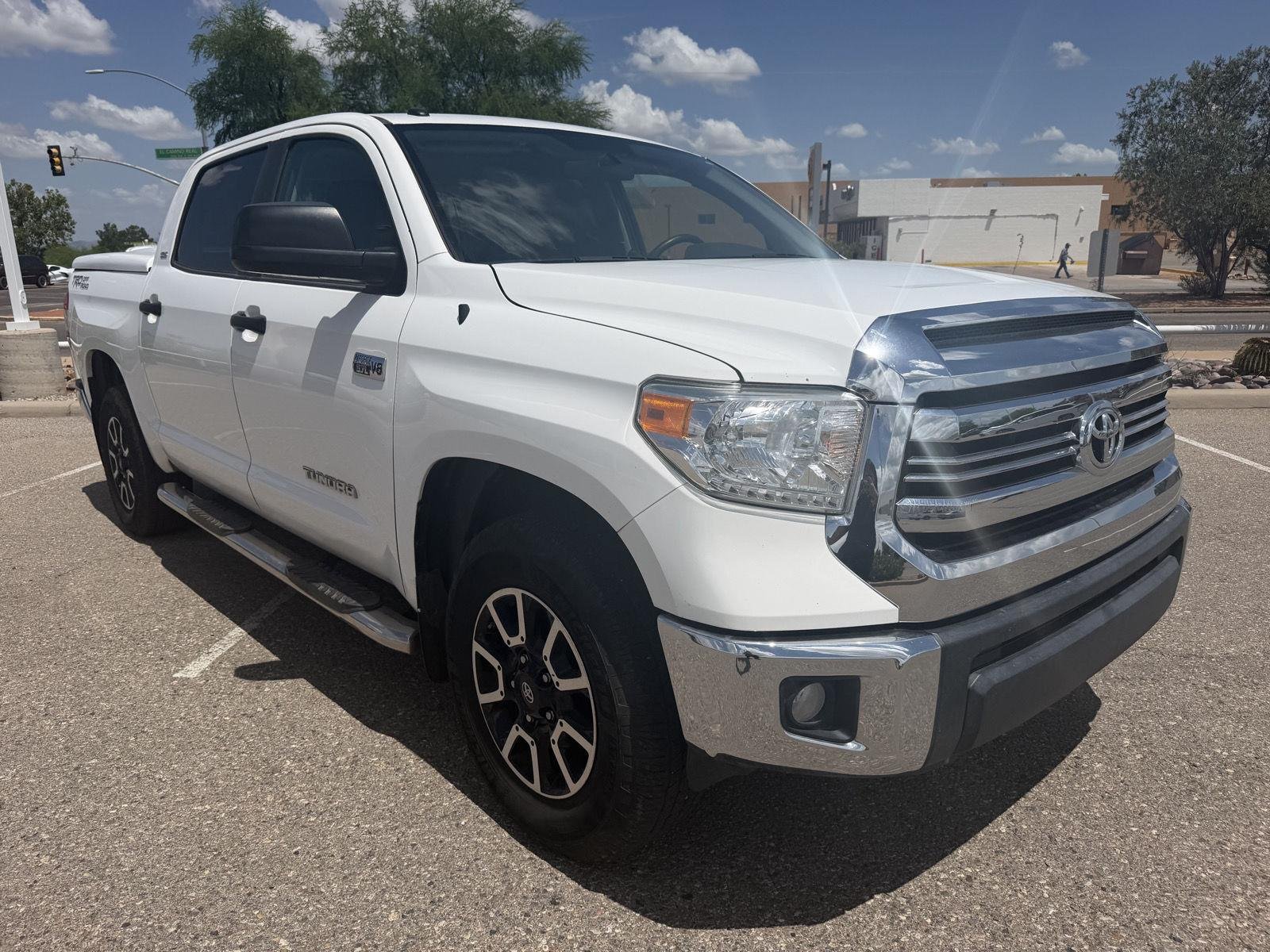 Used 2017 Super White Toyota SR5 image 7