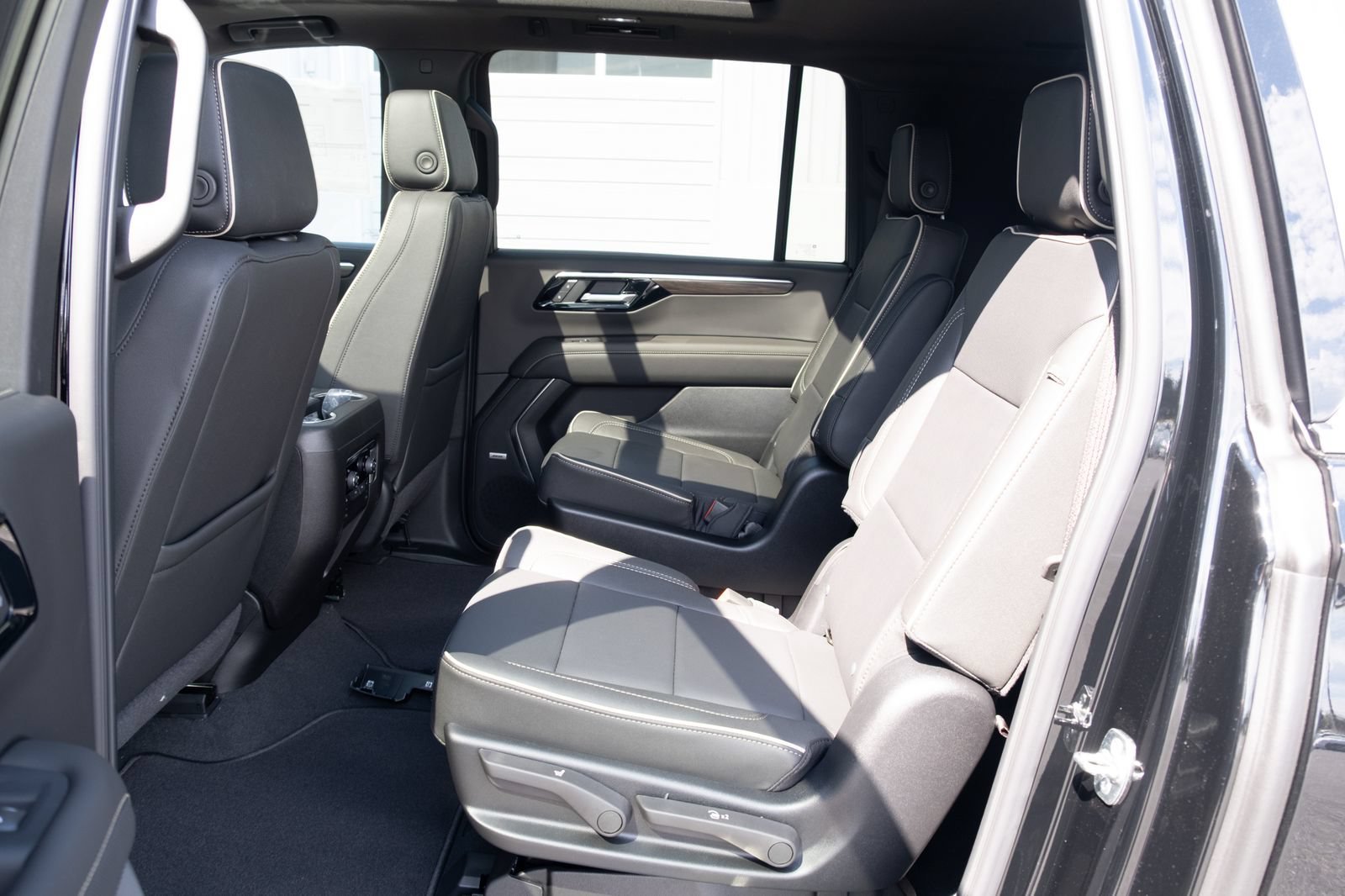 2026 Chevrolet Suburban Premier - Photo 17