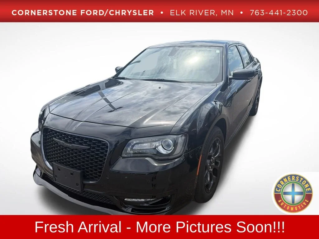2023 Chrysler 300 Touring L AWD's photo