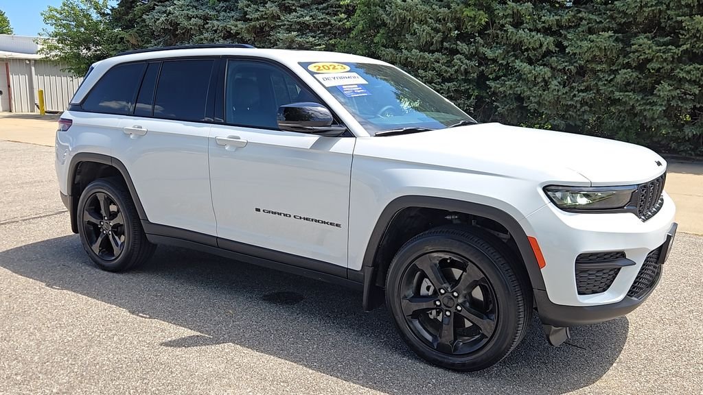 Used 2023 White Jeep Altitude X image 2